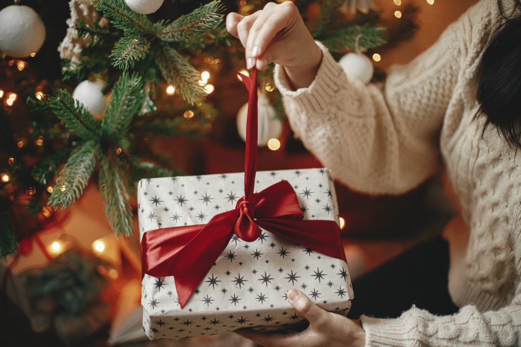 How to Play White Elephant